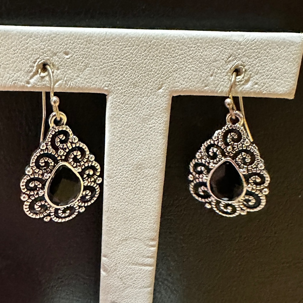 SILVER AND BLACK FASHION EARRINGS